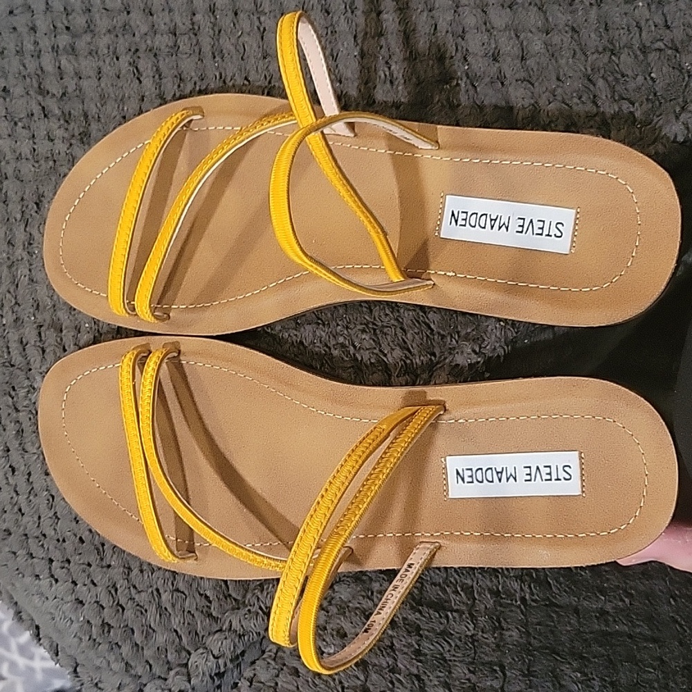 NWOT Steve Madden Sandals